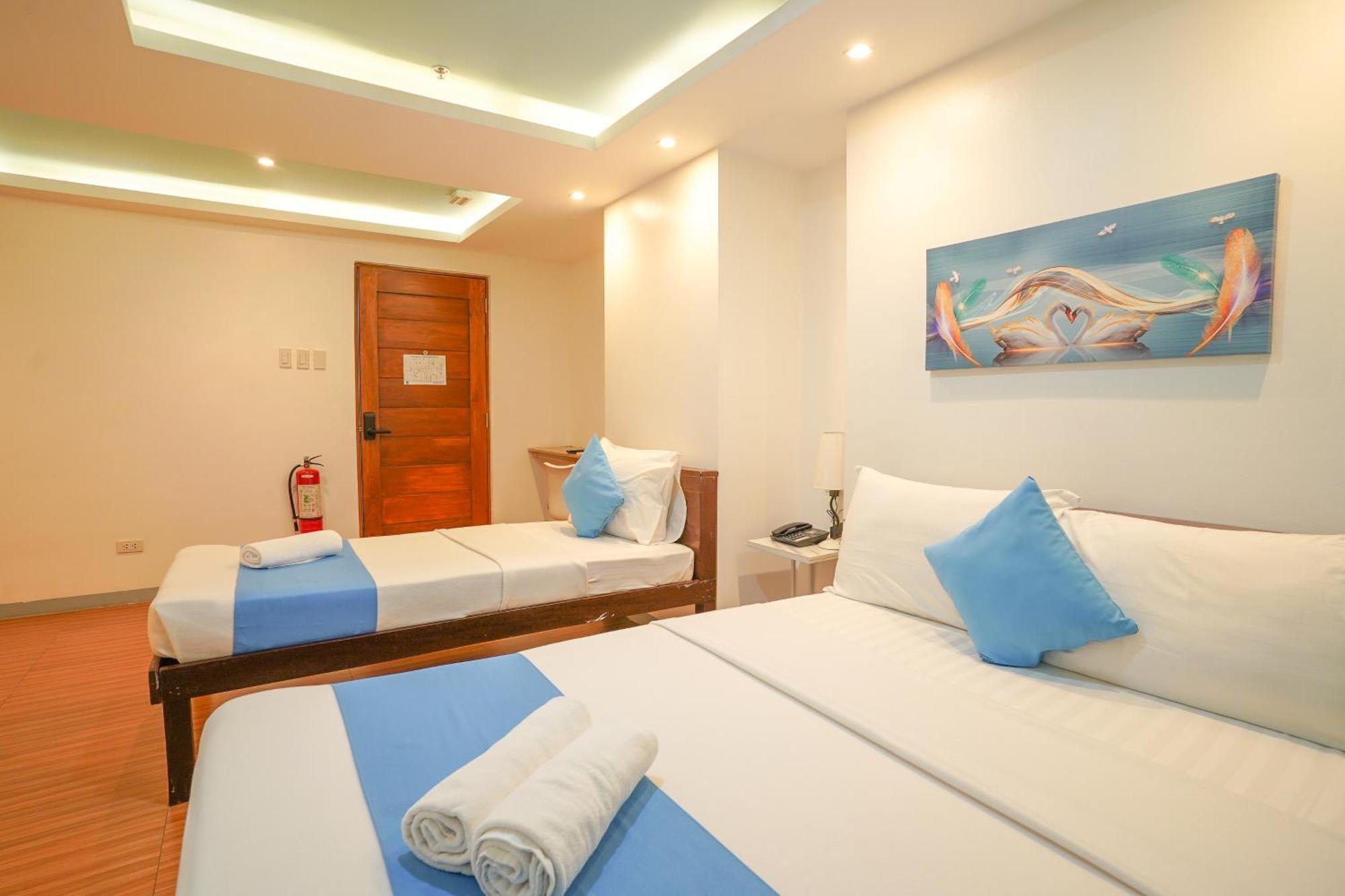 Arzo Hotel Premier Makati City Exterior foto
